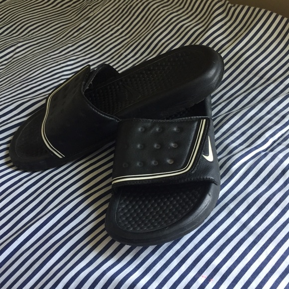 nike slides 7y